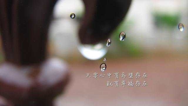 如何更换电脑桌面背景图片(电脑桌面背景图片)